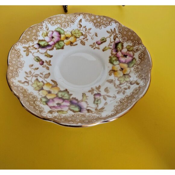 Royal Albert Tea Cup & Saucer Set "Lovelace" Pattern 1940's - Picture 6 of 9